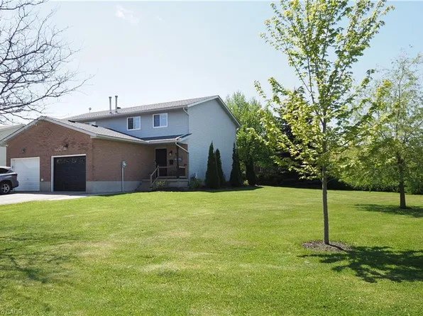 15 Dales Dr, Mapleton, ON N0G 1P0