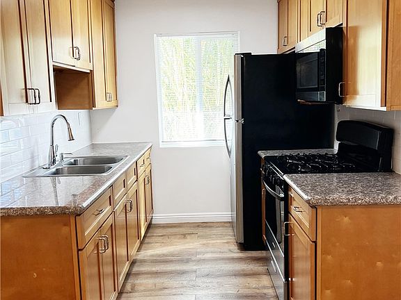 4th image of 615 Fischer St APT 3