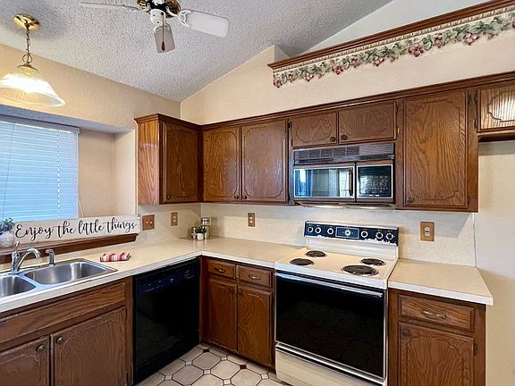 3rd image of 1133 SW 133rd Pl
