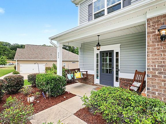 3rd image of 200 Stowe Creek Ln