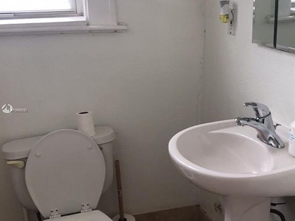 3rd image of 642 Michigan Ave APT 28
