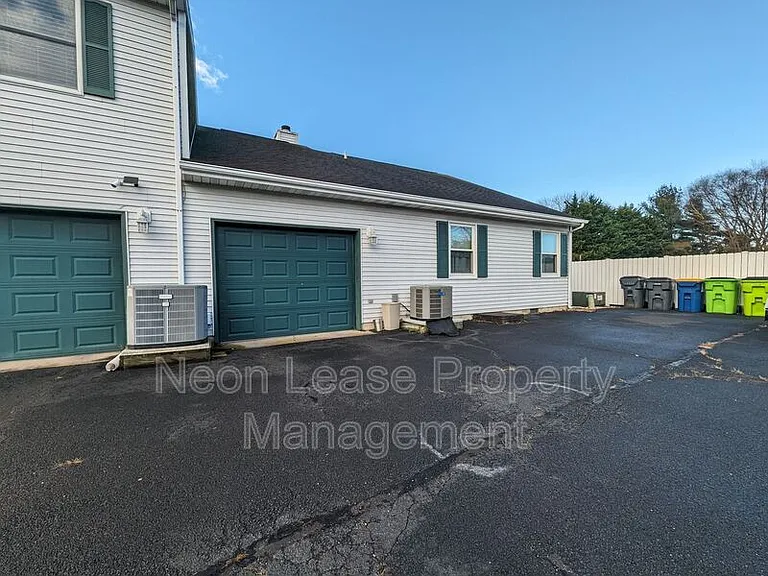 406 Franklin St — Photo 16