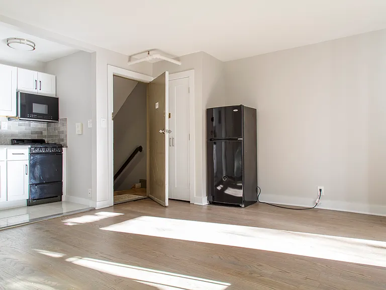 426 Jefferson Ave #1R — Photo 3
