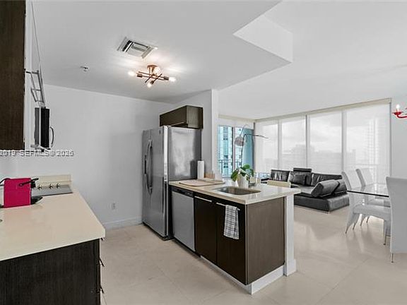 5th image of 90 SW 3rd St APT 3609