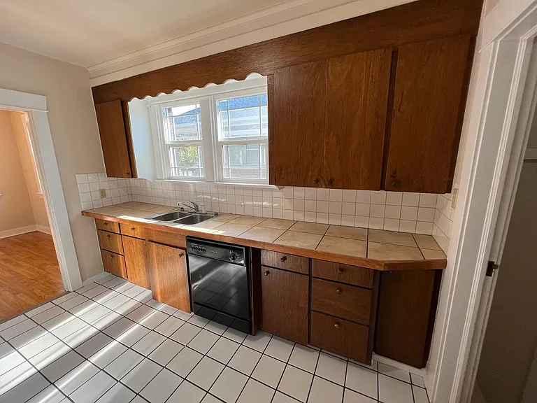 1423 N Howard St — Photo 16
