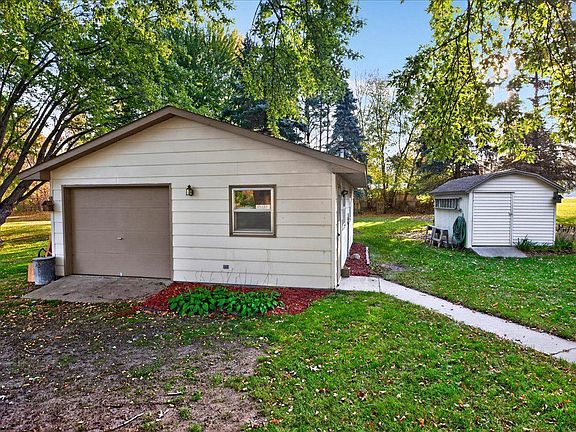 3rd image of 24 Willow Cir