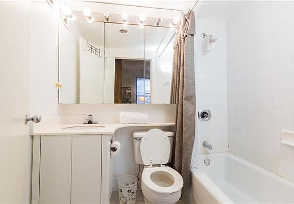 3rd image of 150 W 51st St #1903A