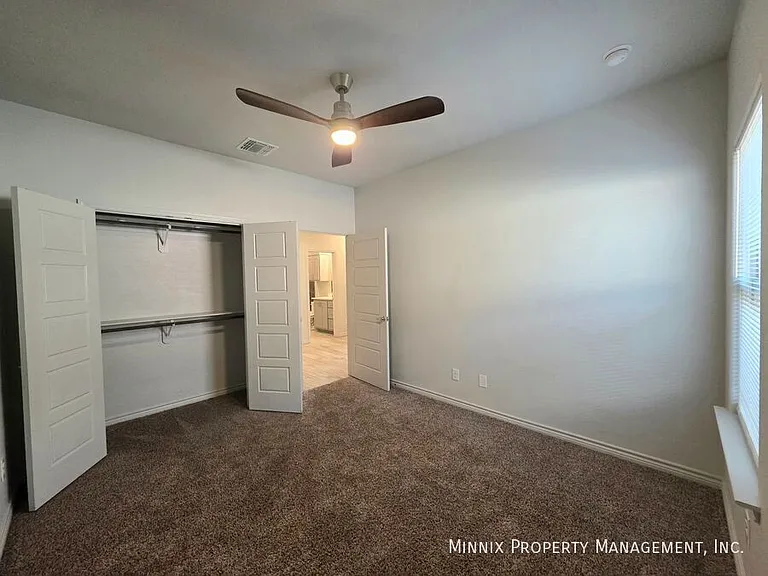 2105 Congress St — Photo 11