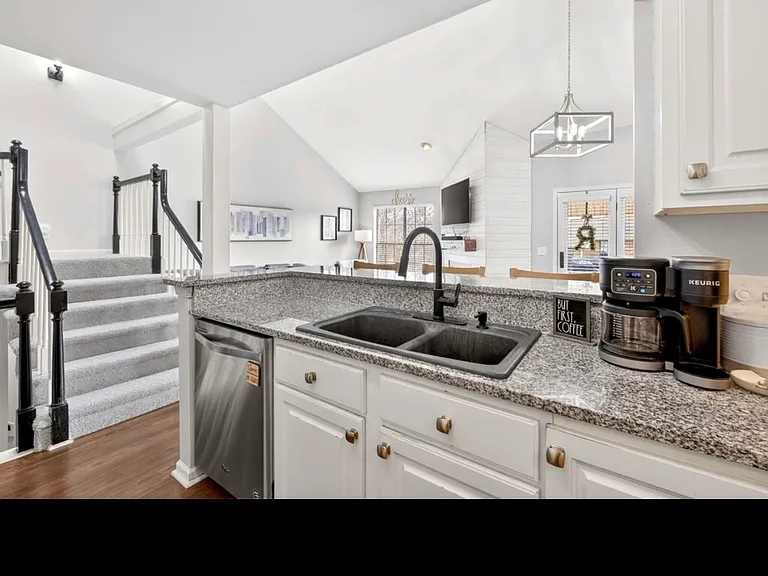 125 Villa View Ct — Photo 24