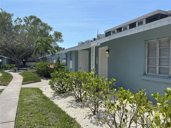170 Roosevelt Dr APT 8, Sarasota, FL 34236