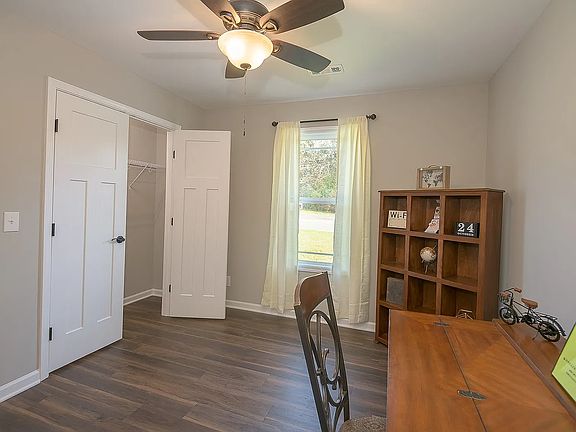 2nd image of 110 Dogwood Ct #110