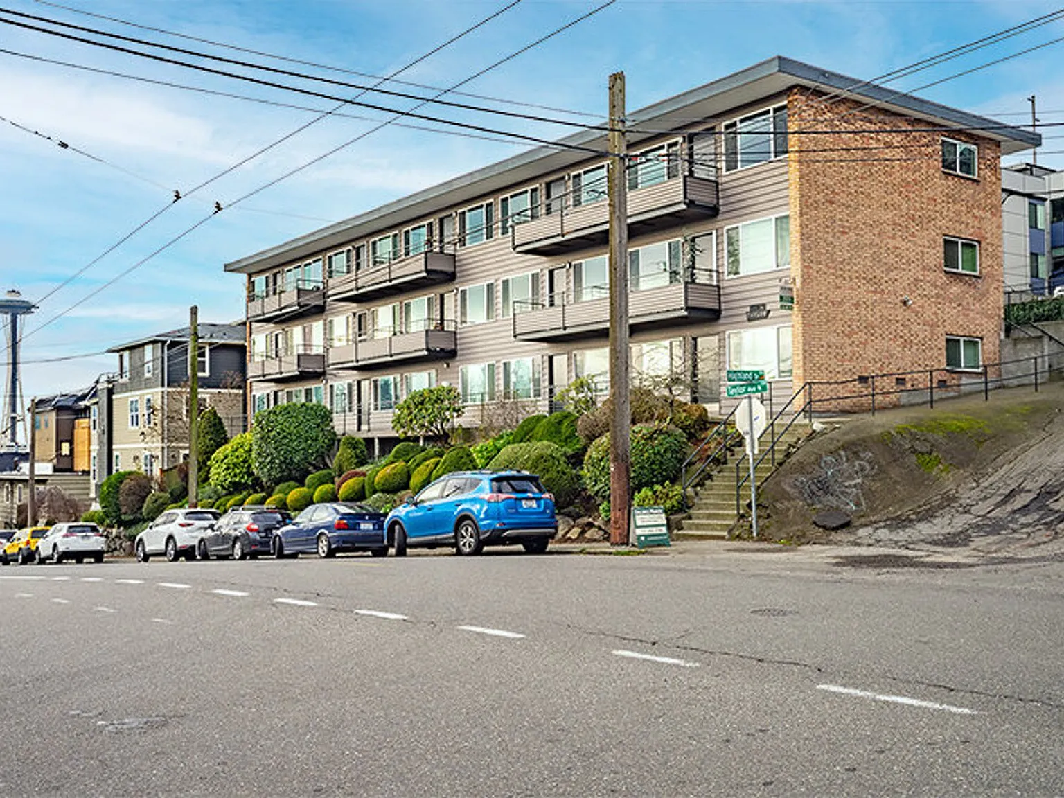 Dolores Manor Apartments — Photo 1