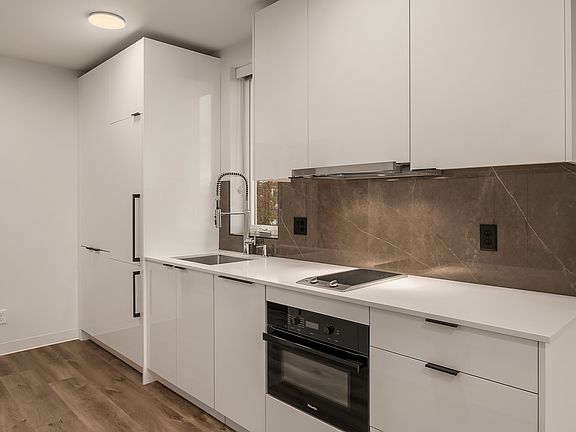 3rd image of 1821 13th Ave #403