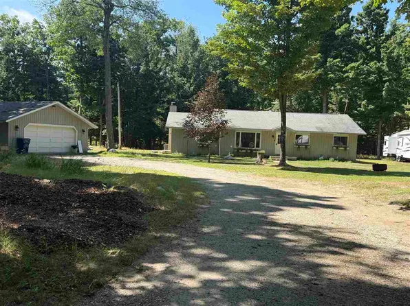 7640 Ridge Rd, Harbor Springs, MI 49740