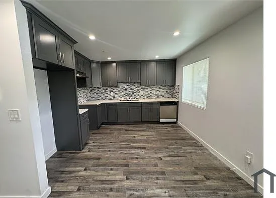 1348 W 41st Pl — Photo 9