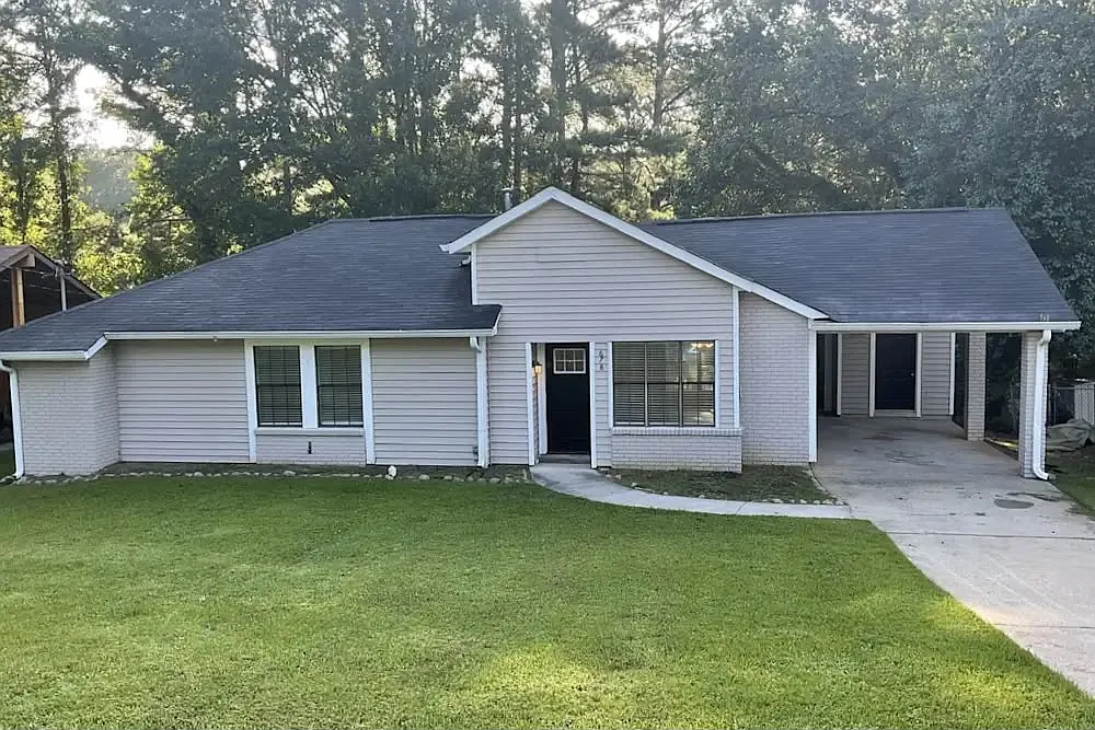 3 bed, 1387 sqft, $1,800 — Photo 1