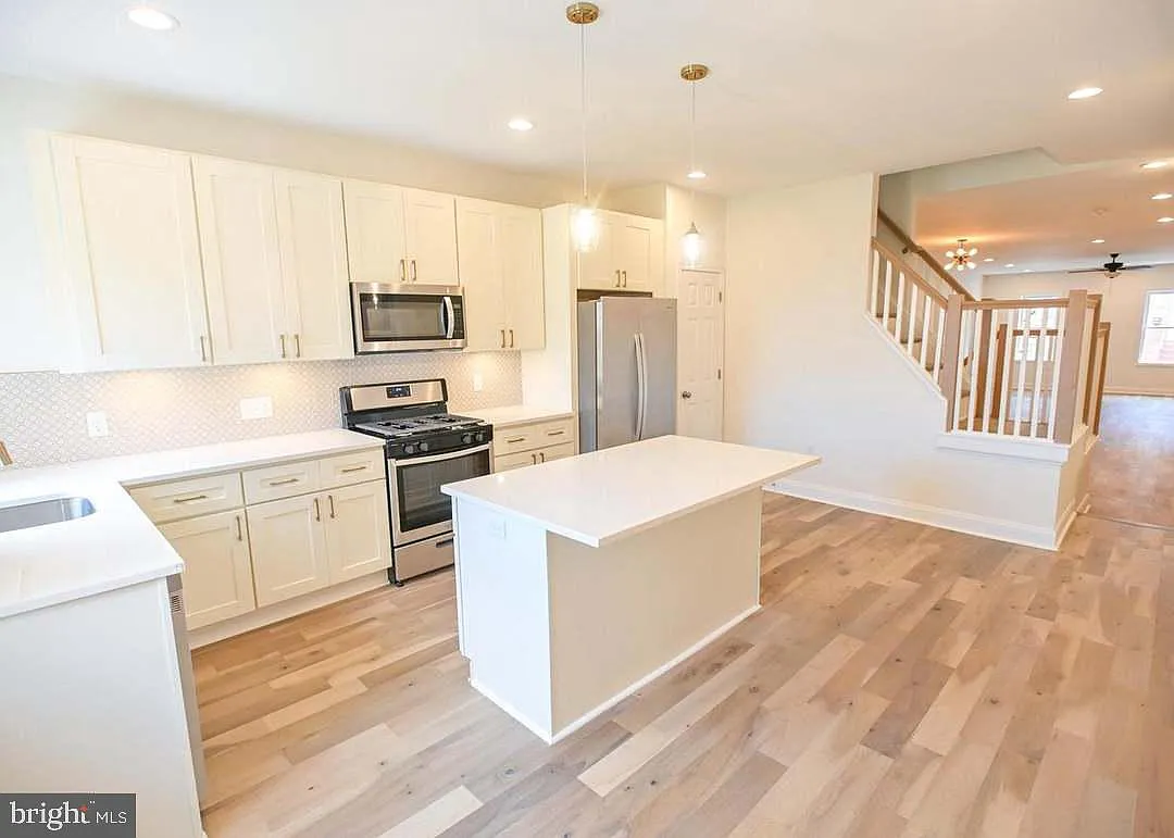 4 bed, 3.5 bath, 2664 sqft, $2,975 — Photo 1
