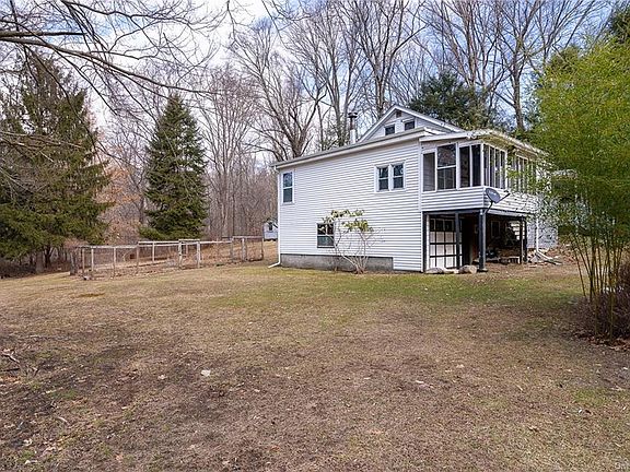 3rd image of 5 Rogers Ln