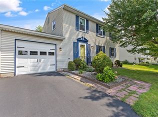 8274 Swallow Path, Liverpool, NY 13090