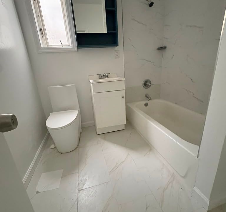1st image of 28 E 47th St