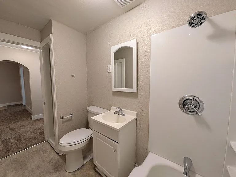 922 Walker St — Photo 10