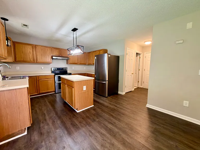 3904 Toyon Dr — Photo 5