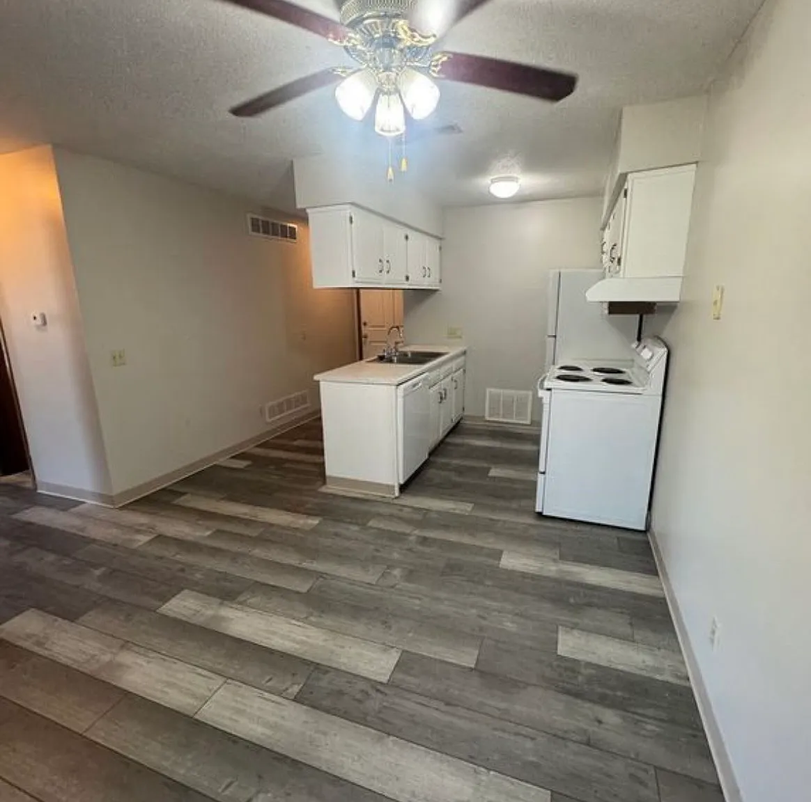 2 bed, 900 sqft, $1,000 — Photo 4