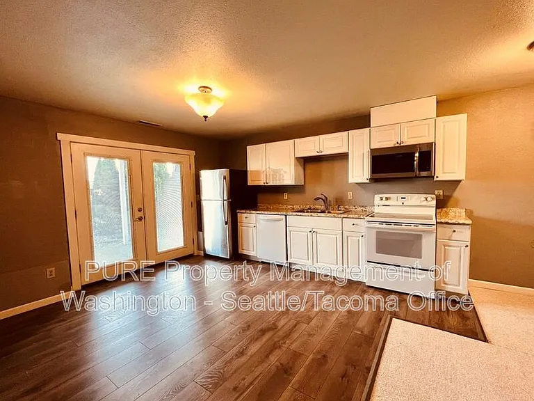 4215 N Vassault St #B — Photo 1