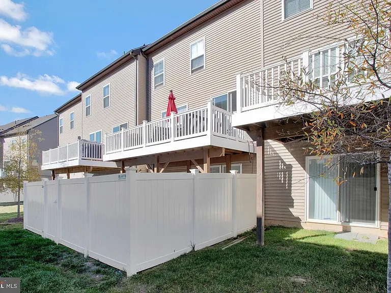 130 Capital Ct — Photo 36