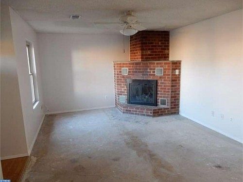 4th image of 412 Essington Ave