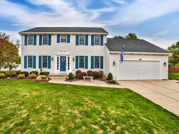 7373 Balla Dr, North Tonawanda, NY 14120