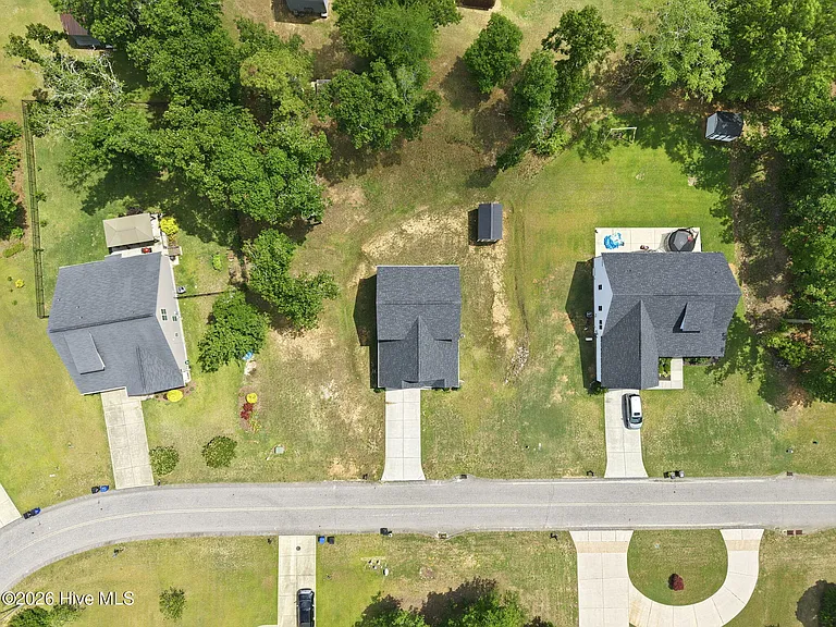 105 Village Dr — Photo 4