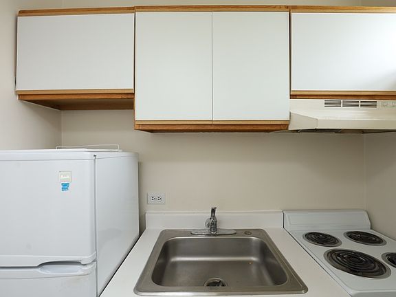 3rd image of 3957 N Irving Park #803