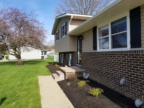 3rd image of 1581 Begonia Cir NW