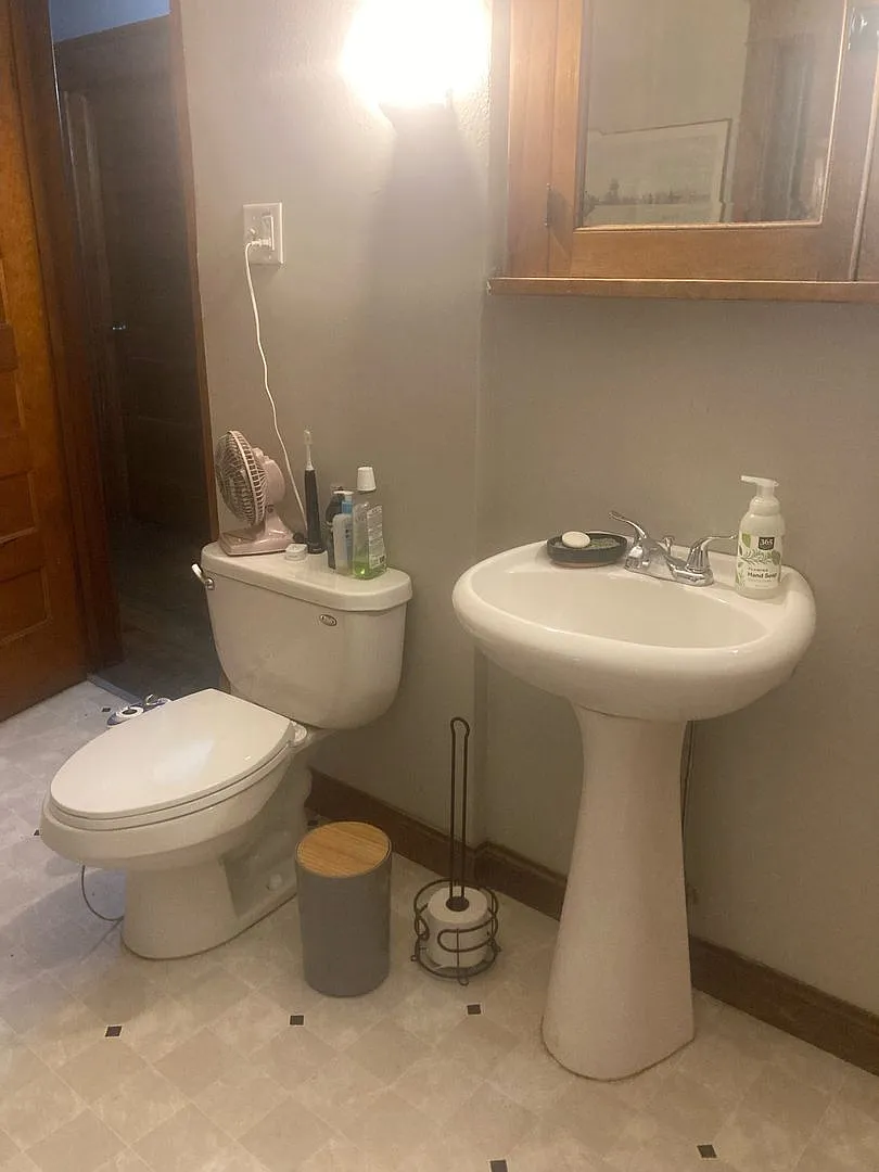 Huge house! Prime Location!! Available 6/1/24 — Photo 4