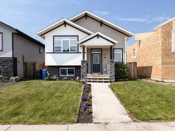 19 E Hanson Grn, Penhold, AB T0M 1R0
