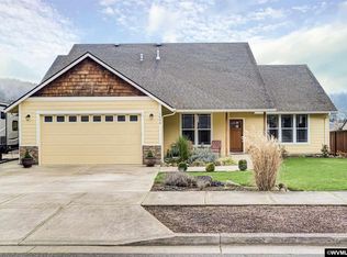 1634 Centennial Dr, Silverton, OR 97381