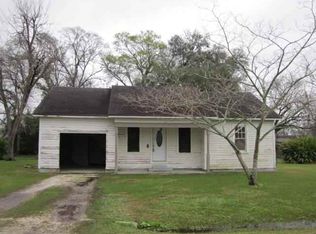 127 8th Ave, Nederland, TX 77627