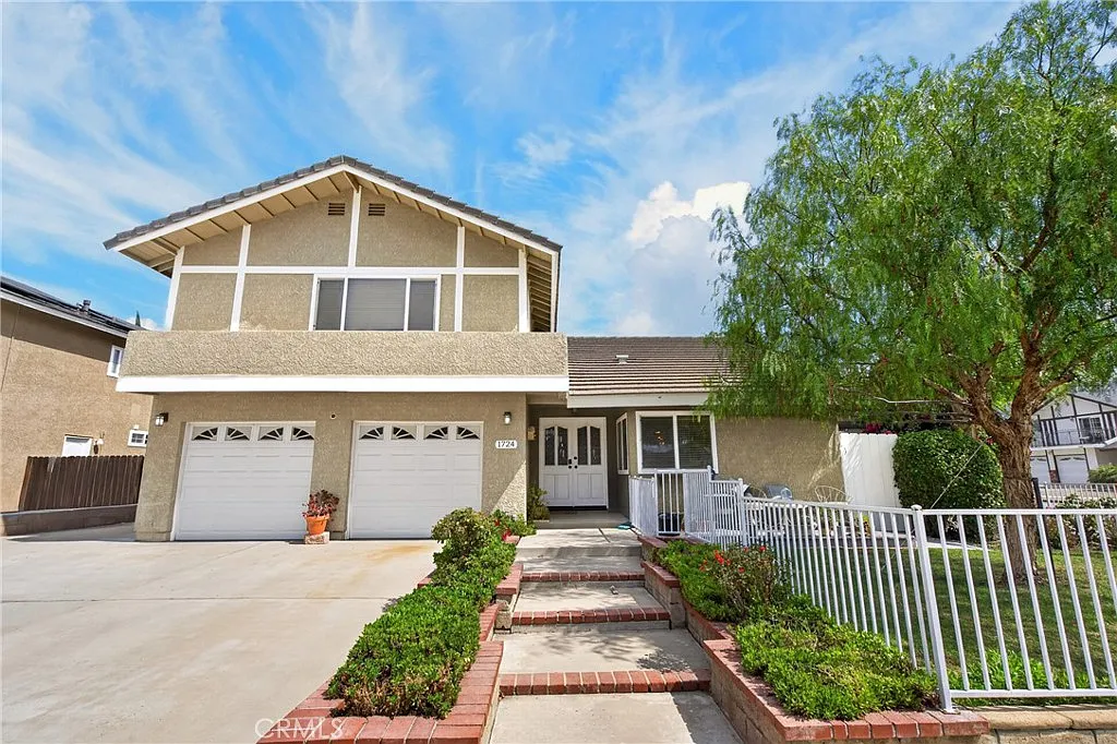 5 bed, 2147 sqft, $4,600 — Photo 3