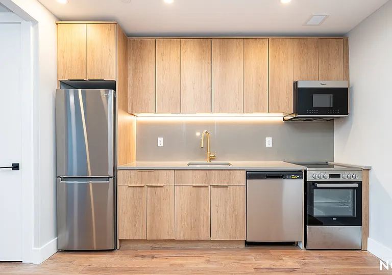 31-61 Vernon Blvd #2M — Photo 1