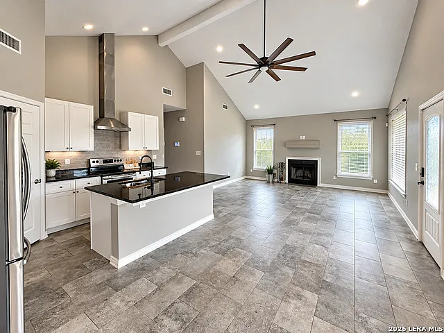 3 bed, 2.0 bath, 1276 sqft, $2,500 — Photo 3