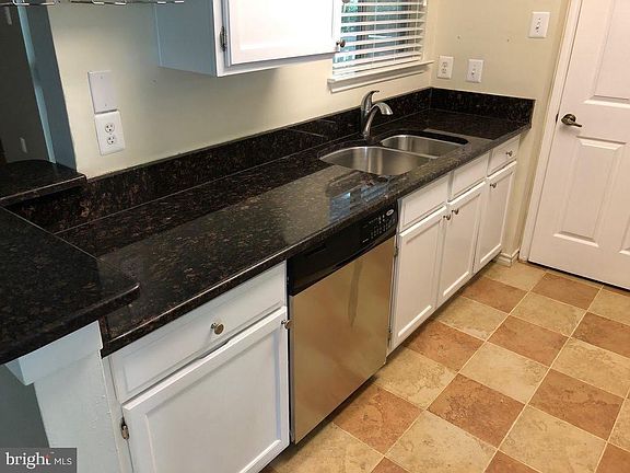 2nd image of 1504 Lincoln Way APT 106