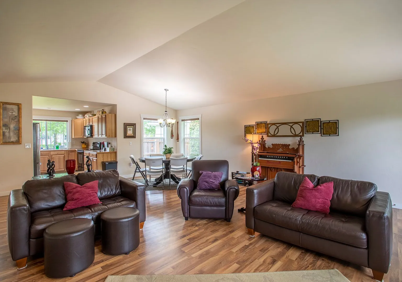1900 Teal Dr - Fully Furnished Home Available ONLY October 2026 - May 2027 — Photo 4