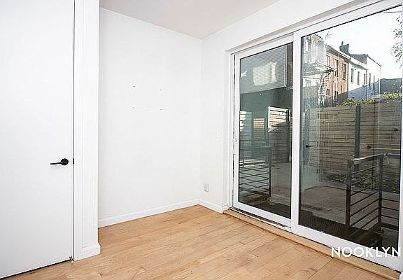 5th image of 316 Evergreen Ave #1R