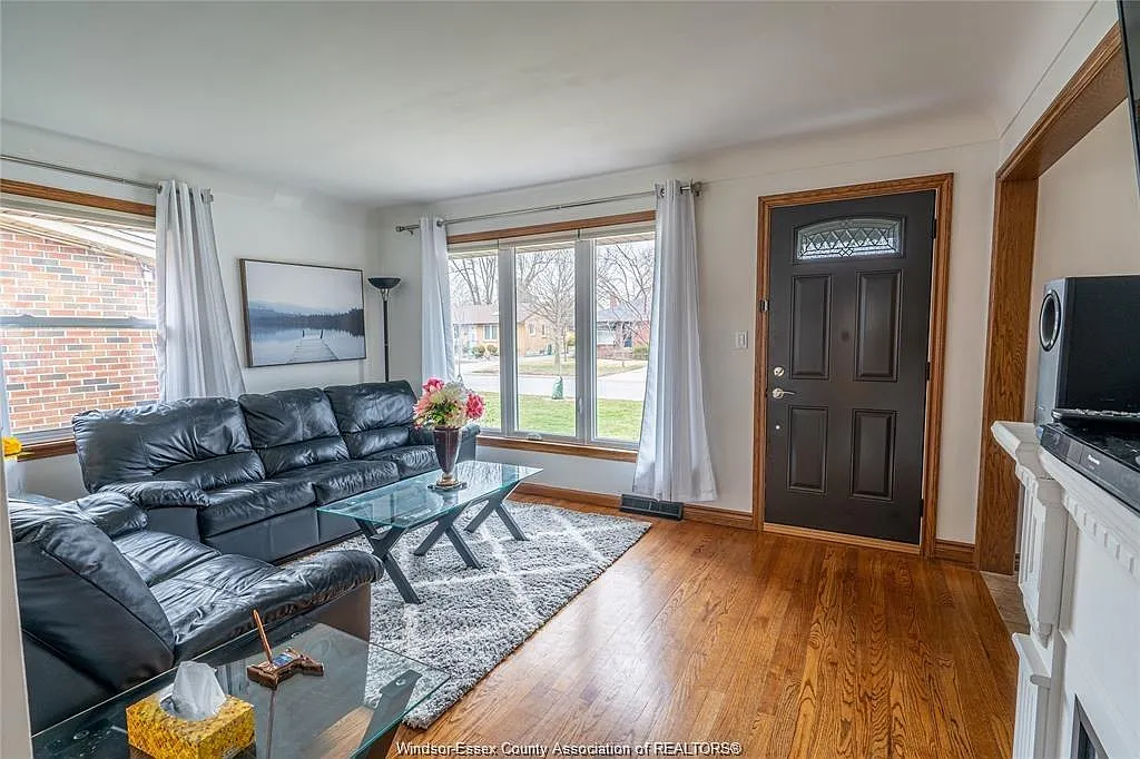 3 bed, $2,000 — Photo 4