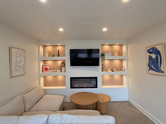5th image of 914 Mohawk Rd E #10