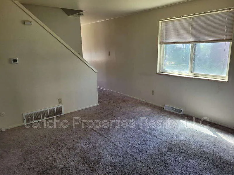 2 bed, 1.0 bath, 960 sqft, $1,795 — Photo 2