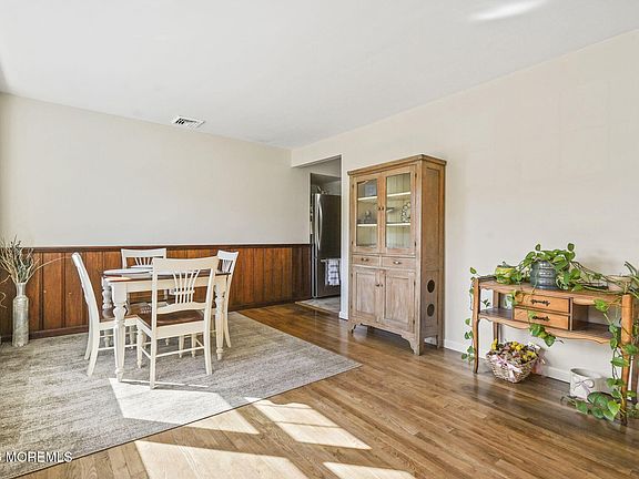 3rd image of 104 Stephan Road