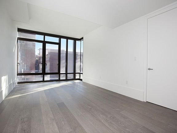 4th image of 429 Kent Ave #709