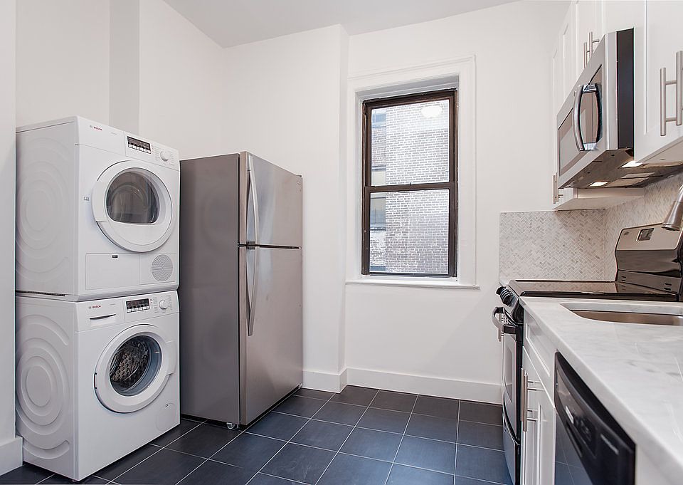 1st image of 372 Saint Johns Pl APT 32